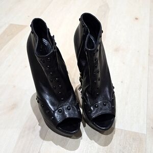 Sergio Rossi Studded booties sz  39